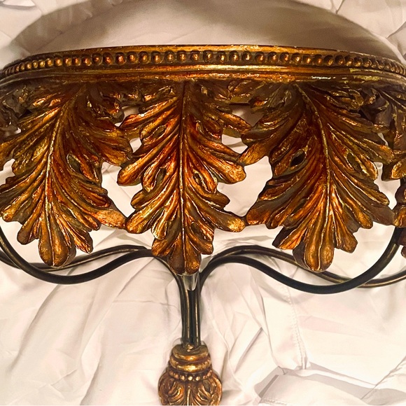 Beautiful gold leaf shelf - Picture 1 of 10
